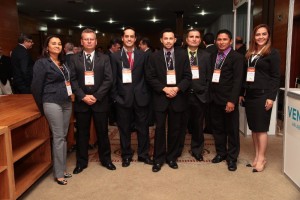 Da esq. para a dir.: Telma Aroucha, Jocerlando Costa, Fernando Leijoto, Francisco Assis, Barnei Gemaque, Iran Sousa de Oliveira, Sara Sena, executivos da MRN na premiação