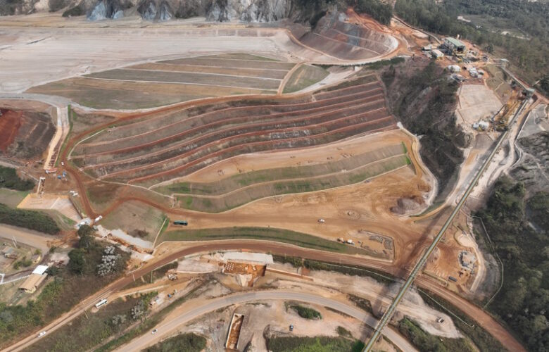 SAMARCO UTILIZA REJEITOS EM OBRAS DE DESCARACTERIZAÇÃO DE BARRAGENS