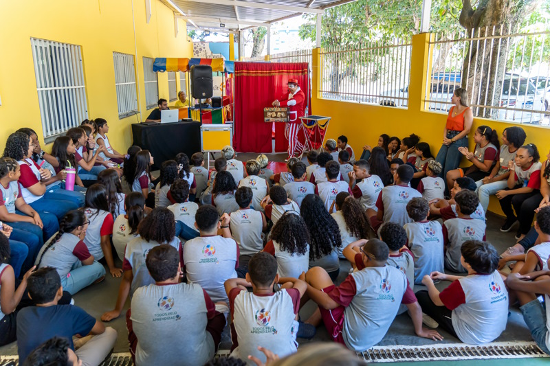 SAMARCO FAZ A ENTREGA DE KIT ESCOLAR PARA ESTUDANTES EM MG E ES